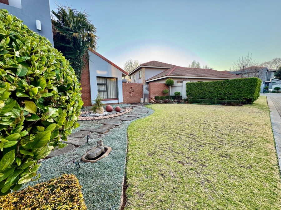 3 Bedroom Property for Sale in Van Der Hoff Park North West